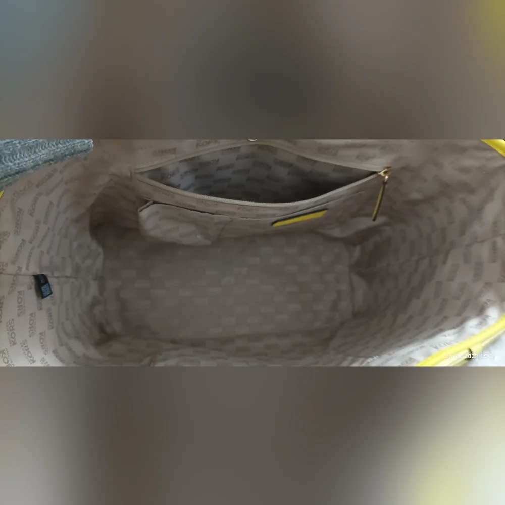 Combo: Authentic Michael Kors Jet Set Travel Signature Carryall Tote and Wallet - Picture 4 of 16